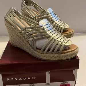 Nevada Ladies Golden Wedge sandals, Size 6M New in box